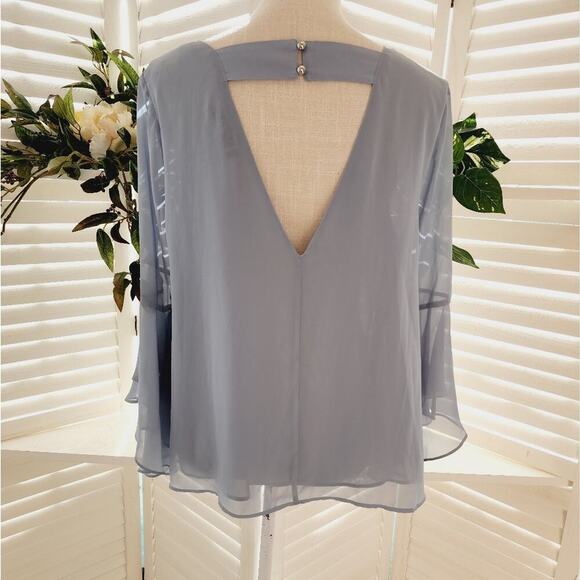 JENNIFER LOPEZ SLATE BLUE BELL SLEEVE KEY HOLE BLOUSE SIZE MED - Picture 2 of 6